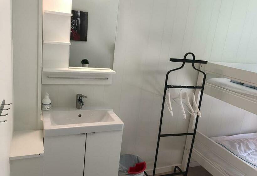 스탠다드 4인용 룸 공용 욕실, Birkelunden Bed & Breakfast