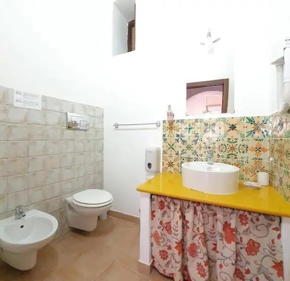 Deluxe Kolmen Hengen Huone, B&b La Goletta Di Salina