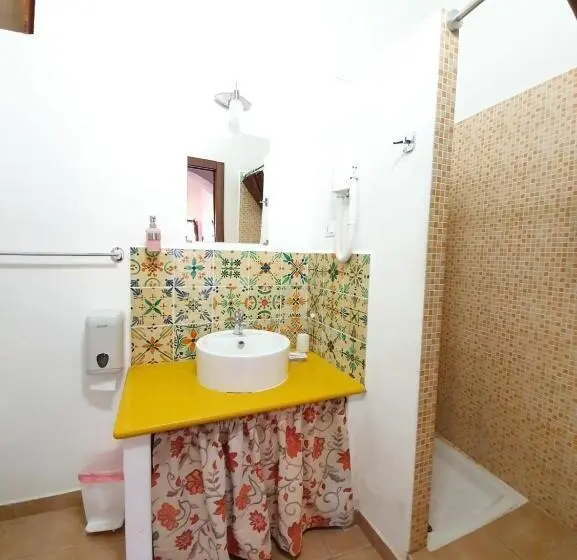 Deluxe Kolmen Hengen Huone, B&b La Goletta Di Salina