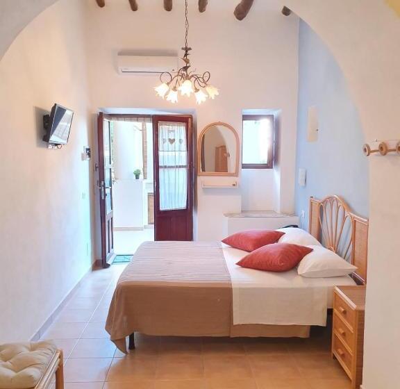 اتاق لوکس سه تخته, B&b La Goletta Di Salina