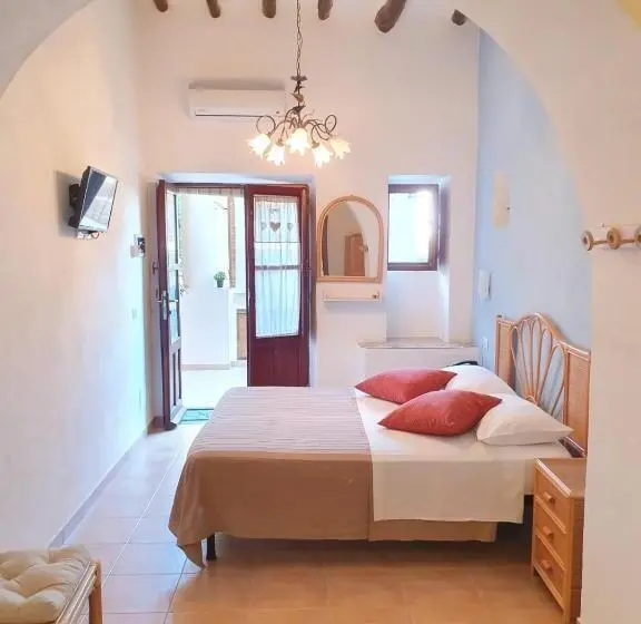 Deluxe Kolmen Hengen Huone, B&b La Goletta Di Salina