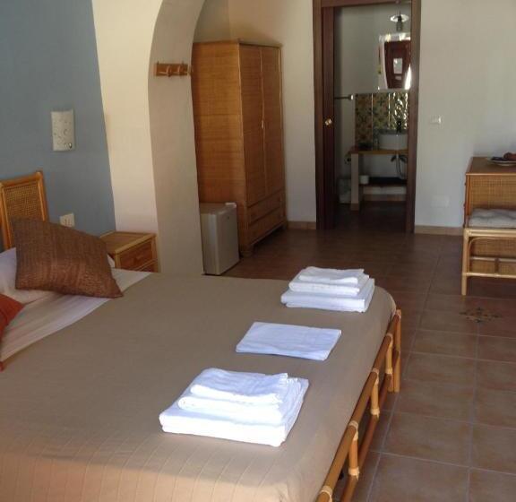 חדר דלוקס לשלושה, B&b La Goletta Di Salina