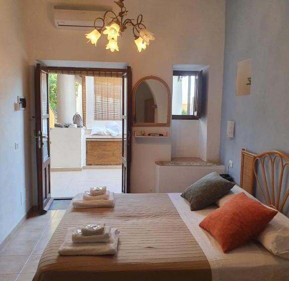 חדר דלוקס לשלושה, B&b La Goletta Di Salina