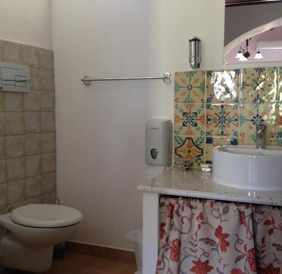 اتاق استاندارد چهار تخته با چشم‌انداز دریا, B&b La Goletta Di Salina