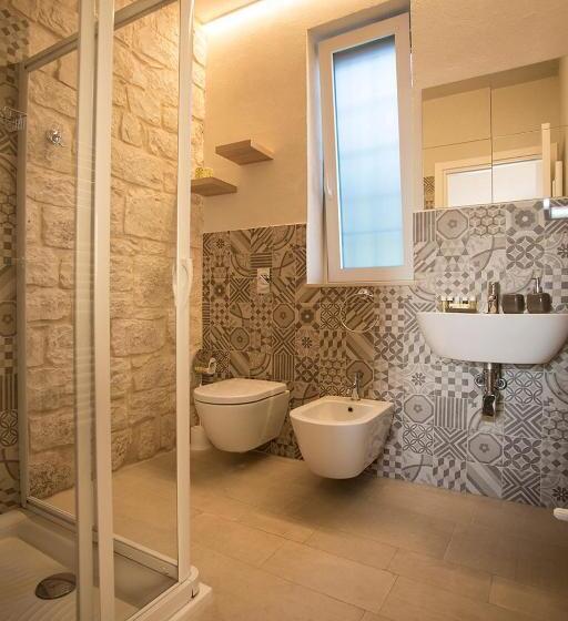 标准三人间, Barokhouse