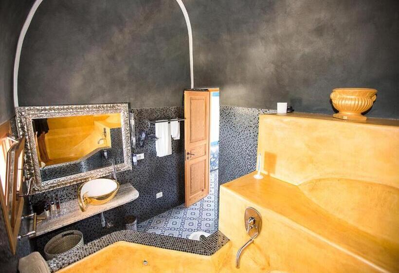 غرفة قياسية مطلّة علي البحر, Dammusi Al Qubba Wellness & Resort