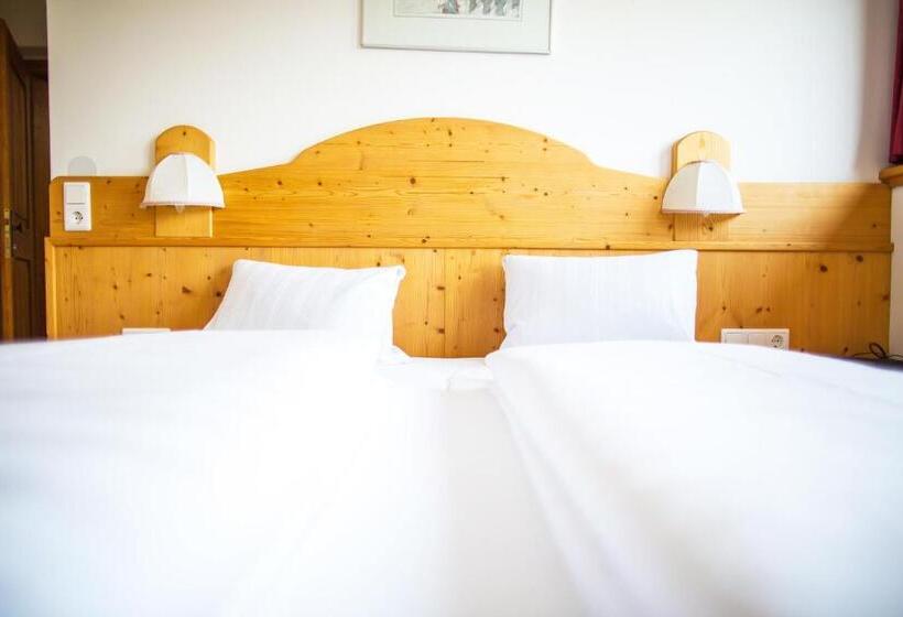 标准三人间, Garni Glurnserhof