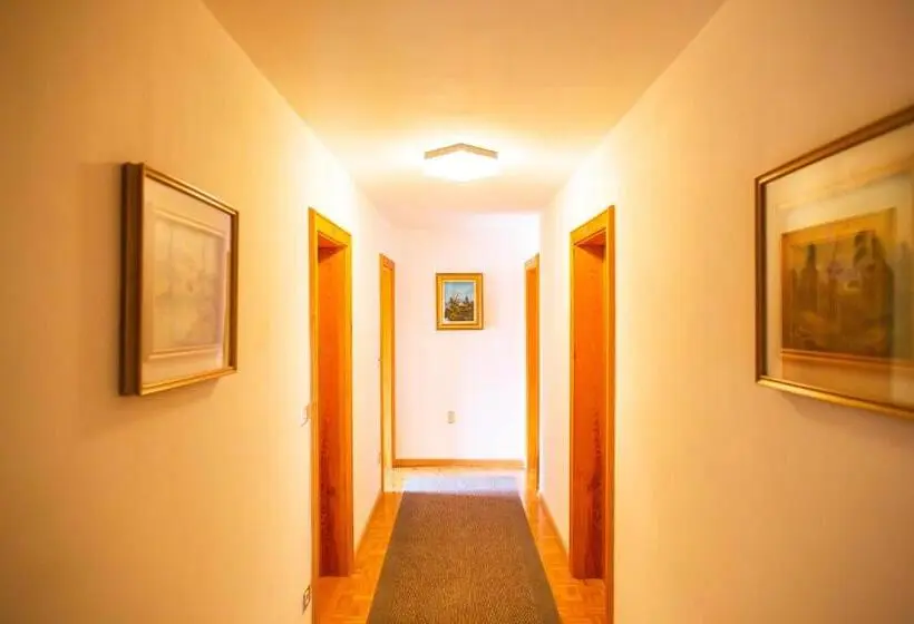 Standard Kolmen Hengen Huone, Garni Glurnserhof
