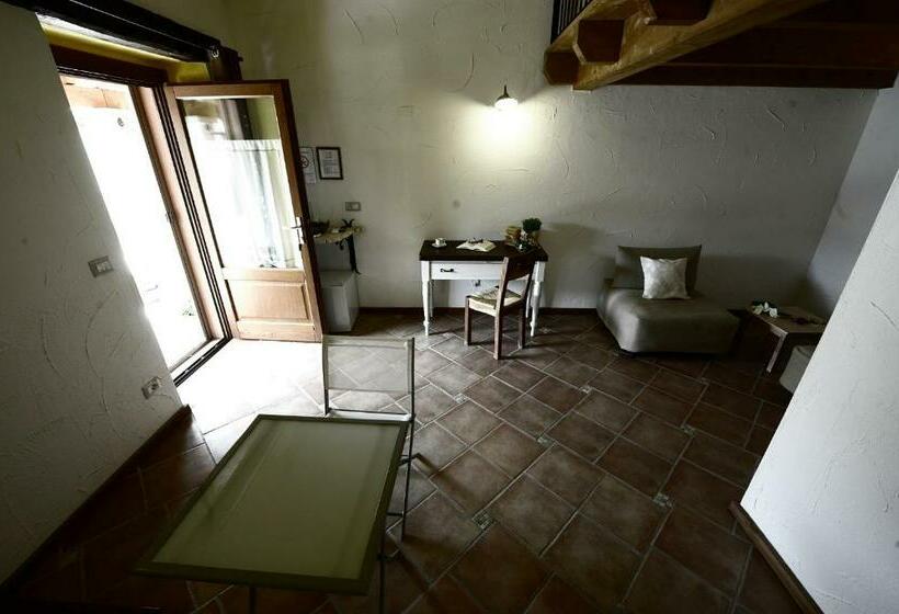 חדר משפחתי, Il Giardino Degli Aranci