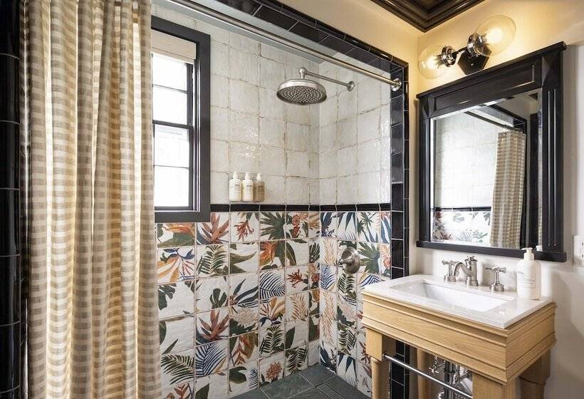 اتاق اکونومی, Life House, Nantucket