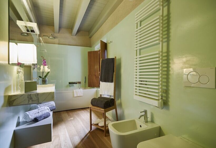 اتاق لوکس با چشم‌انداز دریا, Relais Montepepe Winery & Spa