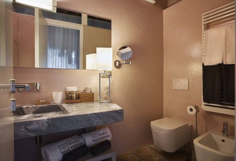 جناح جونيور, Relais Montepepe Winery & Spa