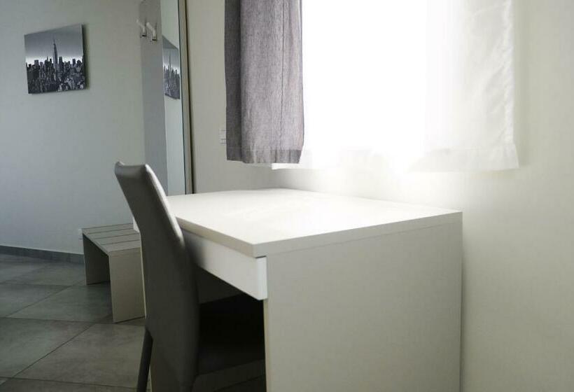 اتاق لوکس سه تخته, Sikania Casa Diamond