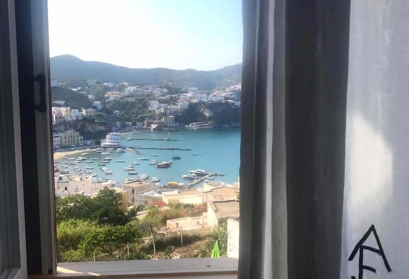 オーシャンビューのデラックストリプルルーム, Villa Laetitia