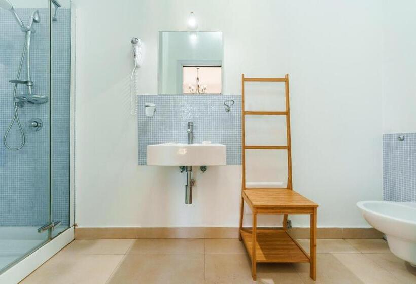 חדר אקונומי, Villa Mazzella