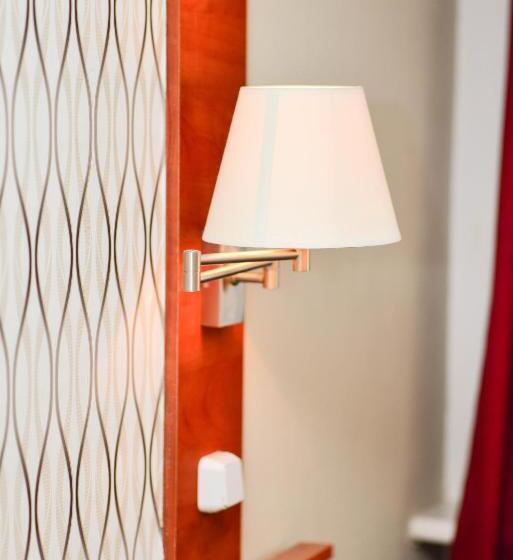 اتاق استاندارد یک نفره, Astra