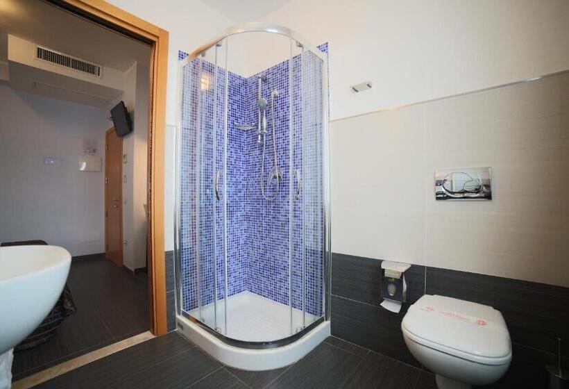 Quarto Triplo Estandar com Sacada, Caribia Pinarella