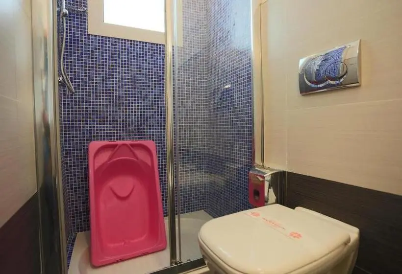 Pokój Trzyosobowy Standard z Balkonem, Caribia Pinarella