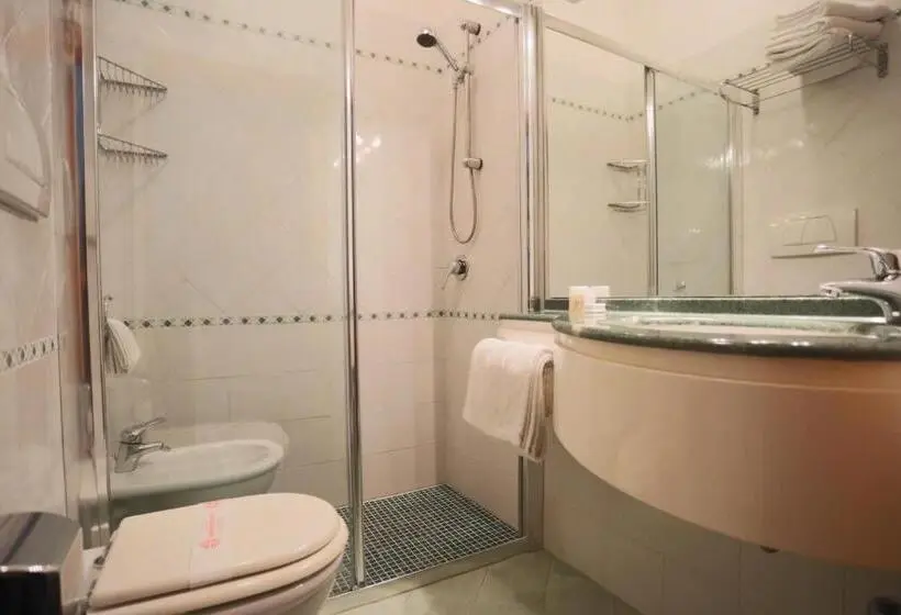 Pokój Trzyosobowy Standard z Balkonem, Caribia Pinarella