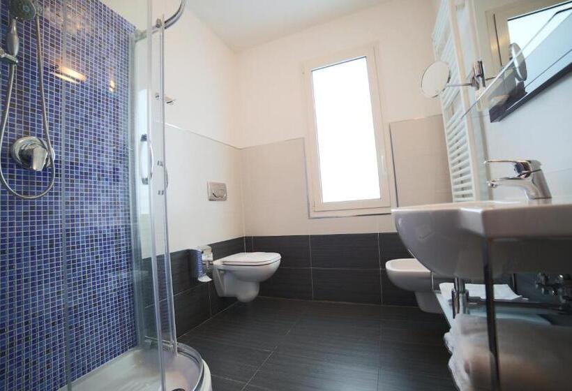 Quarto Triplo Estandar com Sacada, Caribia Pinarella