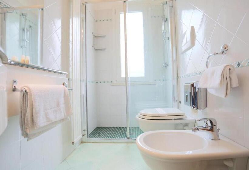 Quarto Familiar, Caribia Pinarella