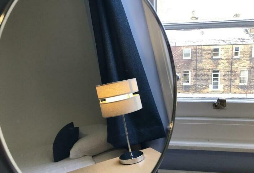 标准单人间, Hinsley Hall