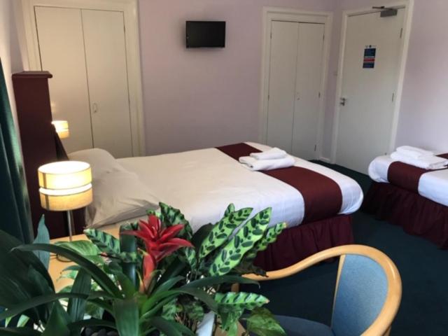 家庭间, Hinsley Hall