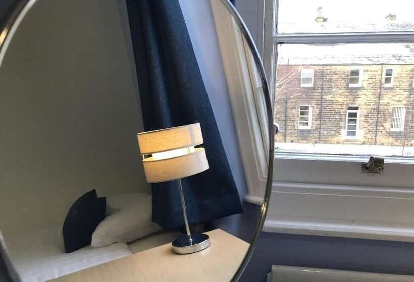 标准单人间, Hinsley Hall