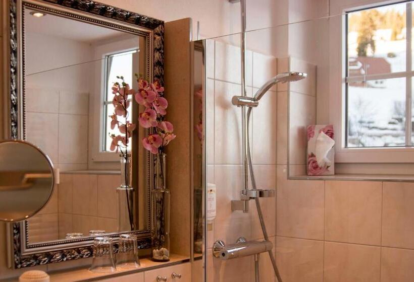 Quarto Estandar com Sacada, & Restaurant Grüner Baum   Die Grüne Oase Am Feldberg