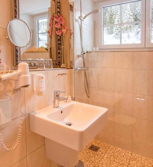 Quarto Estandar com Sacada, & Restaurant Grüner Baum   Die Grüne Oase Am Feldberg