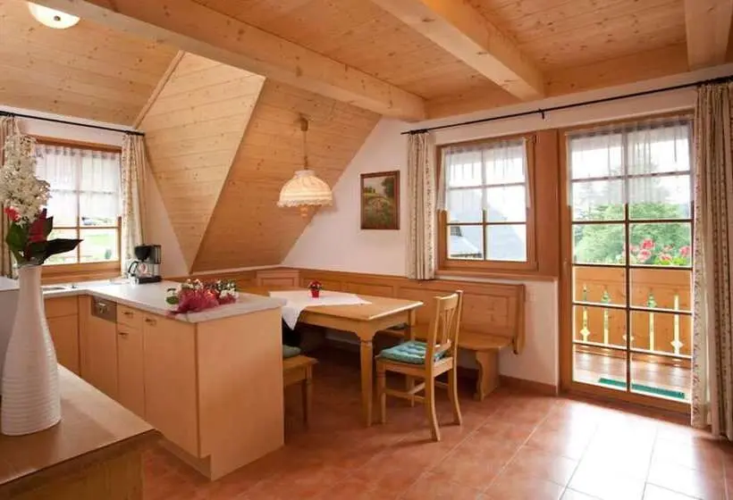 Huoneisto 2 Makuuhuonetta, & Restaurant Grüner Baum Die Grüne Oase Am Feldberg