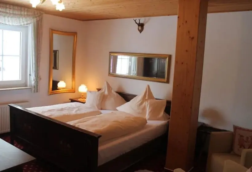 Basic-huone, & Restaurant Grüner Baum Die Grüne Oase Am Feldberg