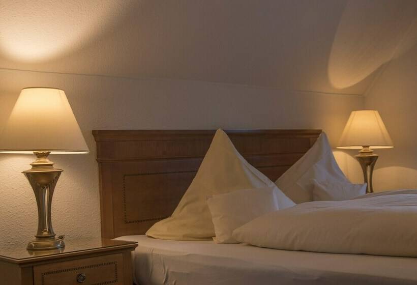 Quarto Estandar com Sacada, & Restaurant Grüner Baum   Die Grüne Oase Am Feldberg