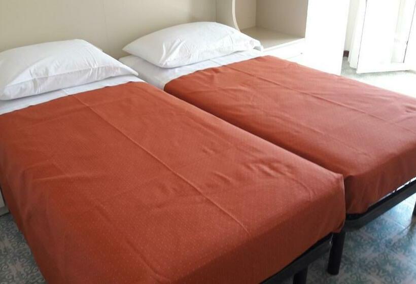 غرفة قياسية, B&b   Meuble    Hotel  Cordiale