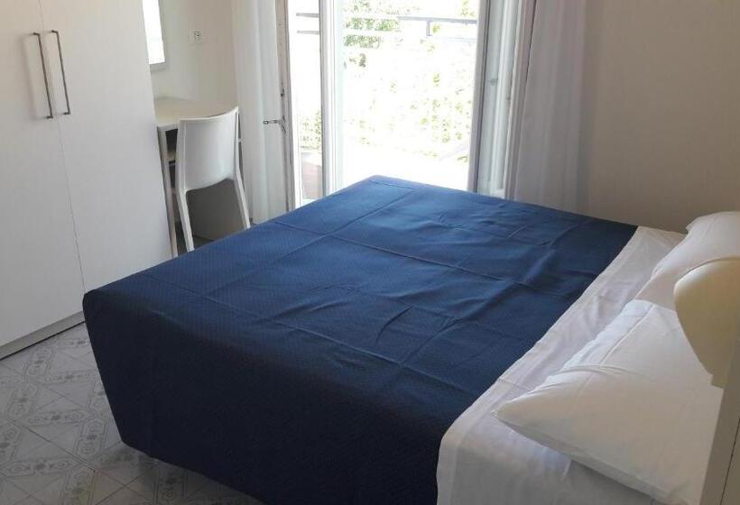 غرفة قياسية ثلاثية, B&b   Meuble    Hotel  Cordiale