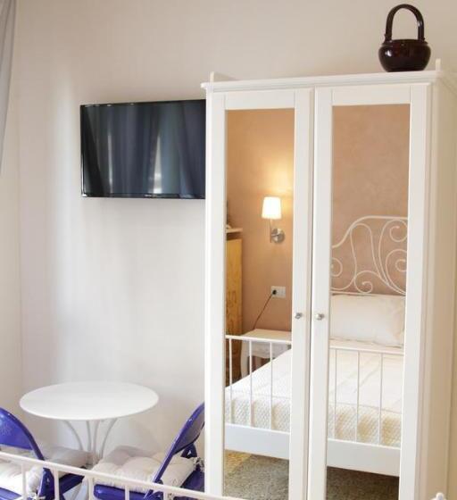 اتاق استاندارد یک نفره, B&b I Propilei Di San Girolamo