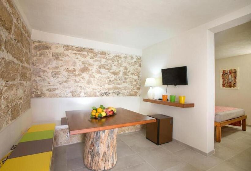 プールビュージュニアスイート, La Rocca Scavata