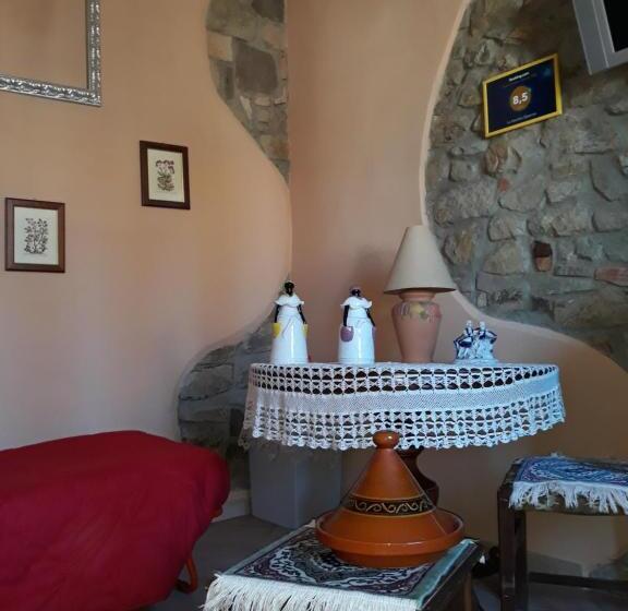 家庭间, La Vecchia Quercia