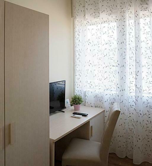 اتاق استاندارد یک نفره, Treviso Rooms