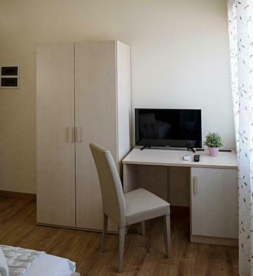 اتاق استاندارد یک نفره, Treviso Rooms