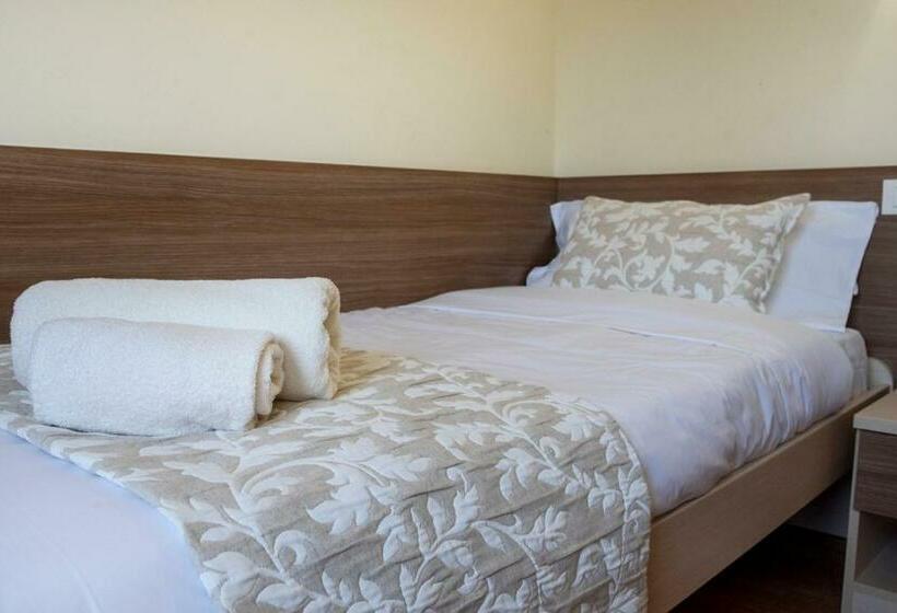 اتاق استاندارد یک نفره, Treviso Rooms