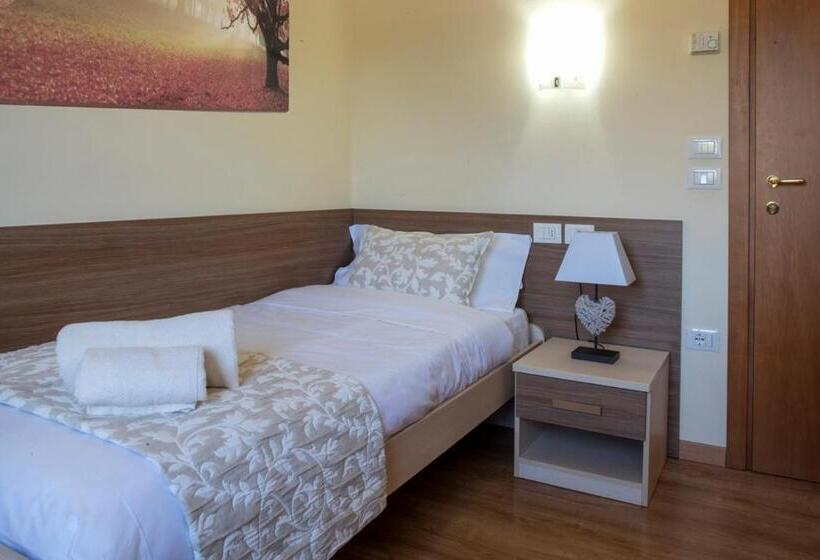 اتاق استاندارد یک نفره, Treviso Rooms