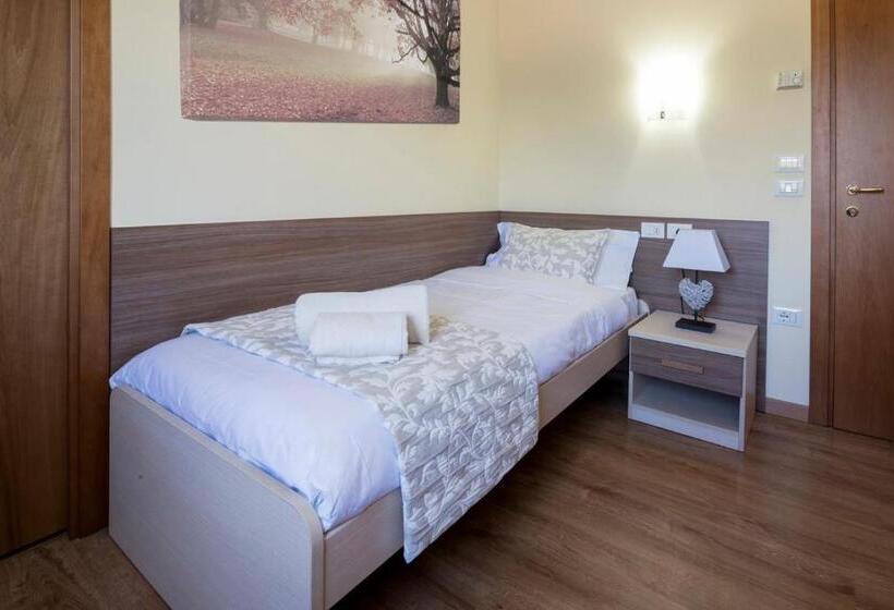 اتاق استاندارد یک نفره, Treviso Rooms