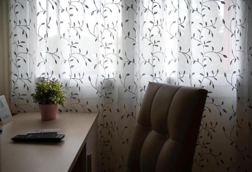 اتاق استاندارد یک نفره, Treviso Rooms