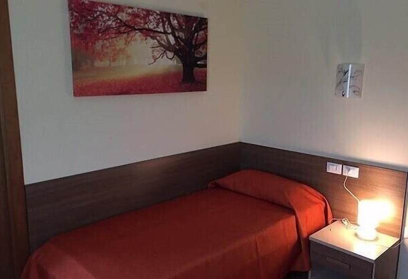 اتاق استاندارد یک نفره, Treviso Rooms