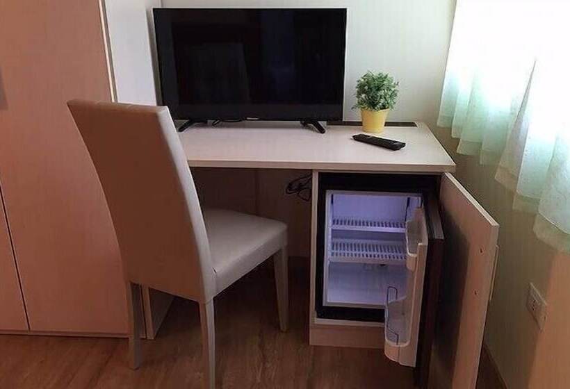 اتاق استاندارد یک نفره, Treviso Rooms