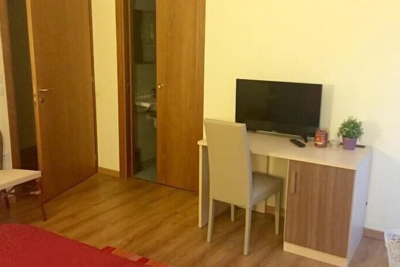 اتاق استاندارد یک نفره, Treviso Rooms