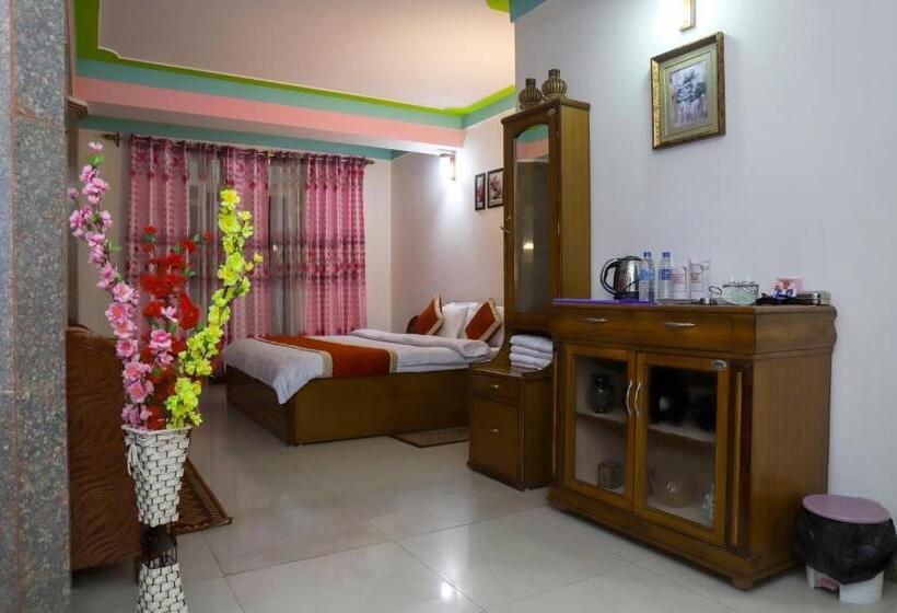 سوییت لوکس, Dungmali Heritage Resort