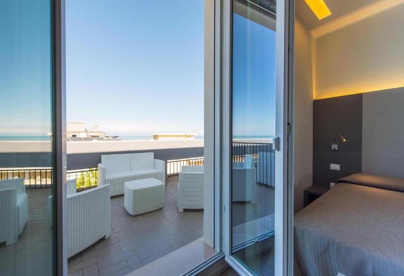 Cameră Standard cu Vedere la Mare cu Balcon, 2000