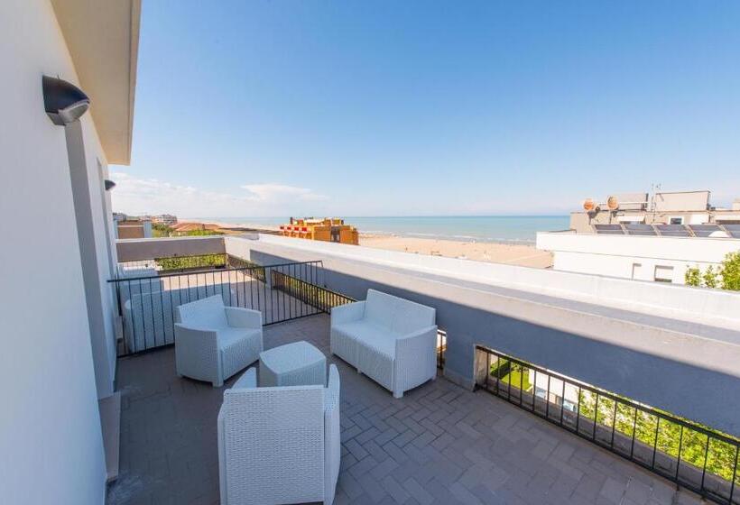 Cameră Standard cu Vedere la Mare cu Balcon, 2000